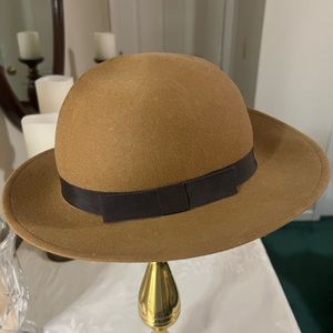💥SALE💥  
Vintage Liz Claiborne Wool Tan Hat